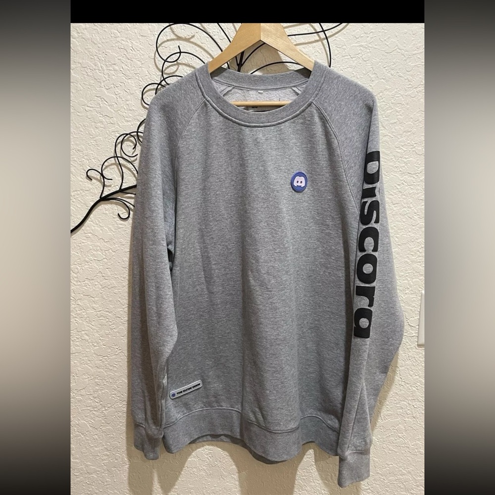 Discord mens size XL sweatshirt. In like new condition. Dotexe brand